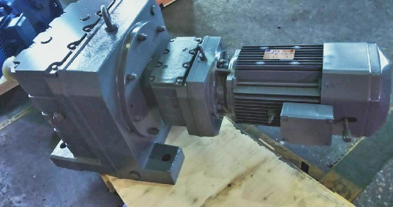 R147R77系列减速机型号.jpg