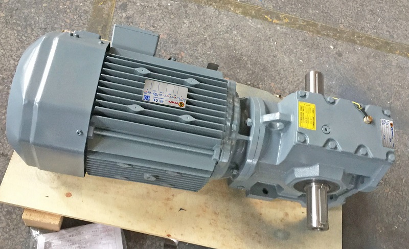 S37RF17DRS71M4,S37RF17DRE63M4,S37RF17DV63M4,S37RF17Y0.12KW系列减速机型号.jpg