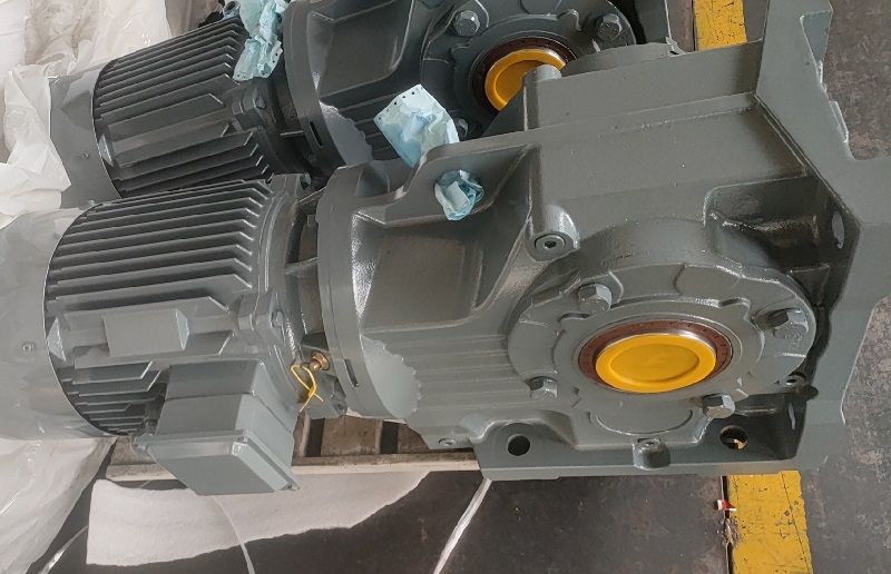 出料绞龙机减速机,K67伞齿轮减速电机,KA67DRS90M4减速器.jpg